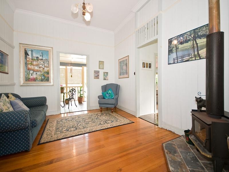 8 Tenth Avenue, Kedron QLD 4031