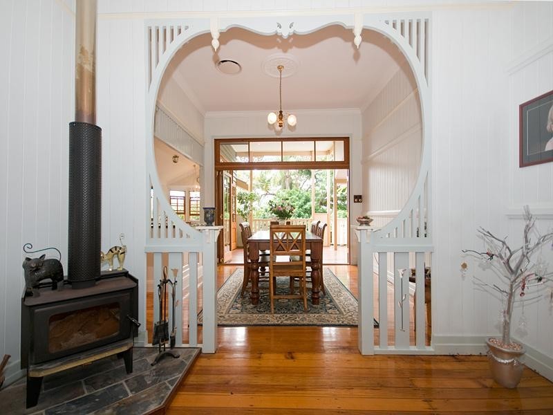 8 Tenth Avenue, Kedron QLD 4031