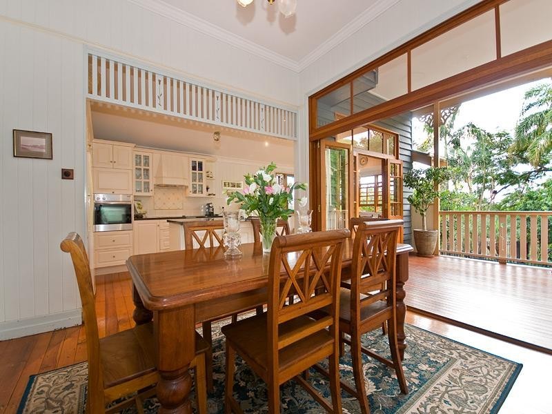 8 Tenth Avenue, Kedron QLD 4031