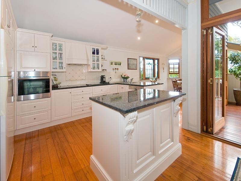 8 Tenth Avenue, Kedron QLD 4031