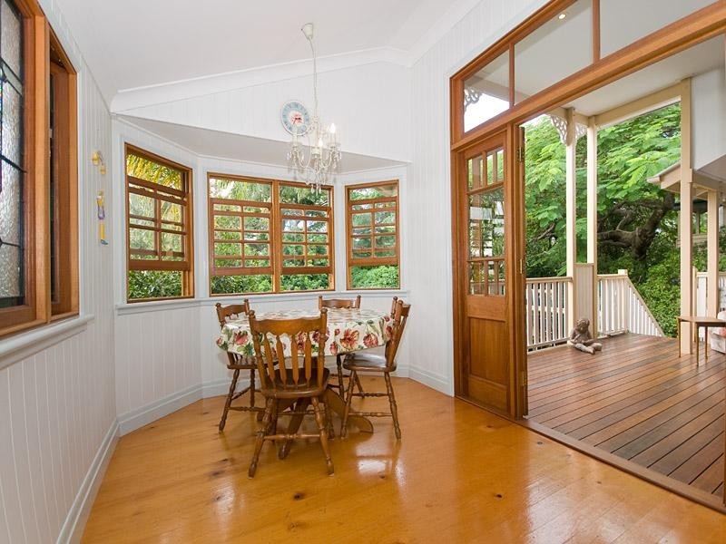 8 Tenth Avenue, Kedron QLD 4031