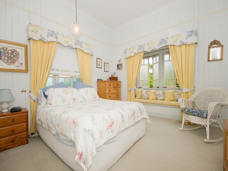 8 Tenth Avenue, Kedron QLD 4031