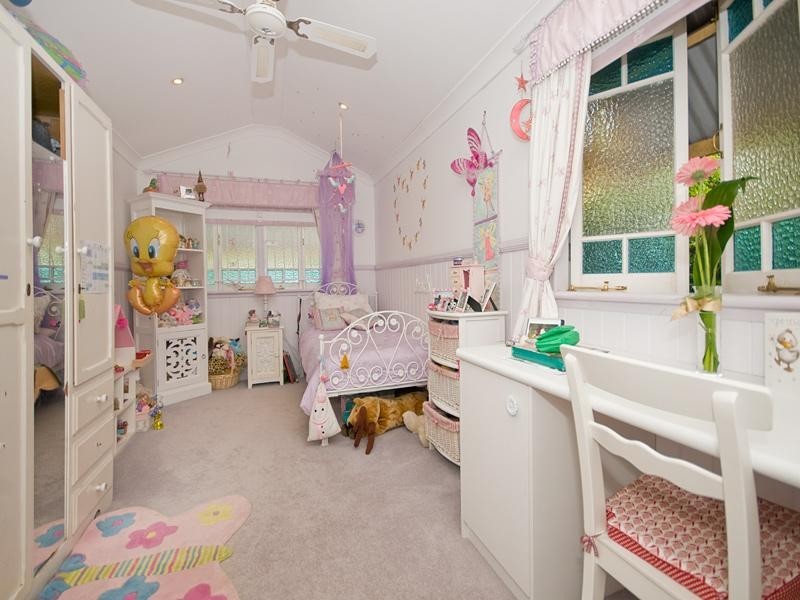 8 Tenth Avenue, Kedron QLD 4031