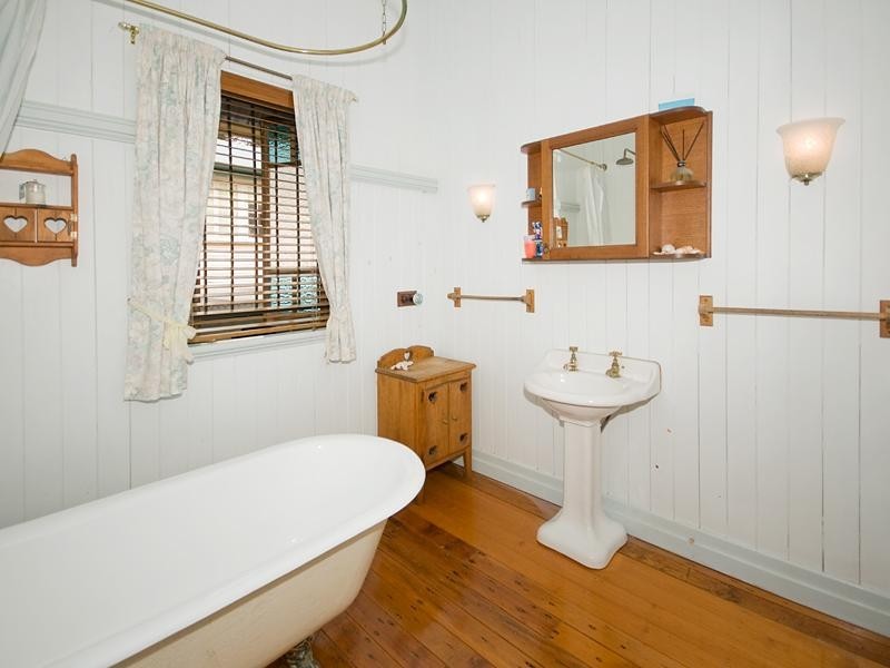 8 Tenth Avenue, Kedron QLD 4031