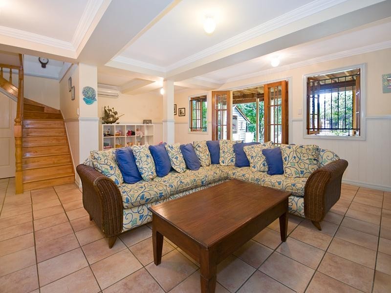 8 Tenth Avenue, Kedron QLD 4031