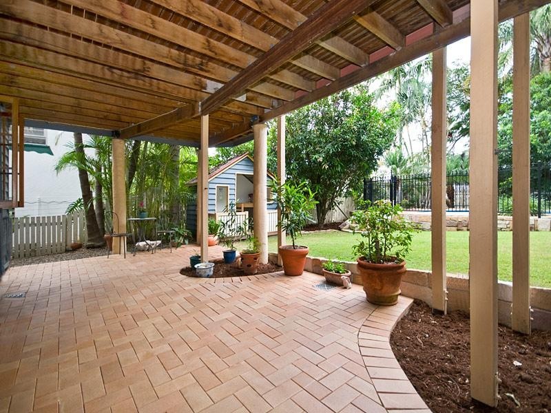 8 Tenth Avenue, Kedron QLD 4031