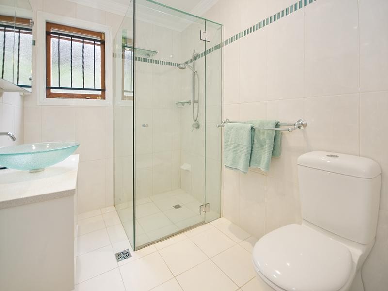 8 Tenth Avenue, Kedron QLD 4031