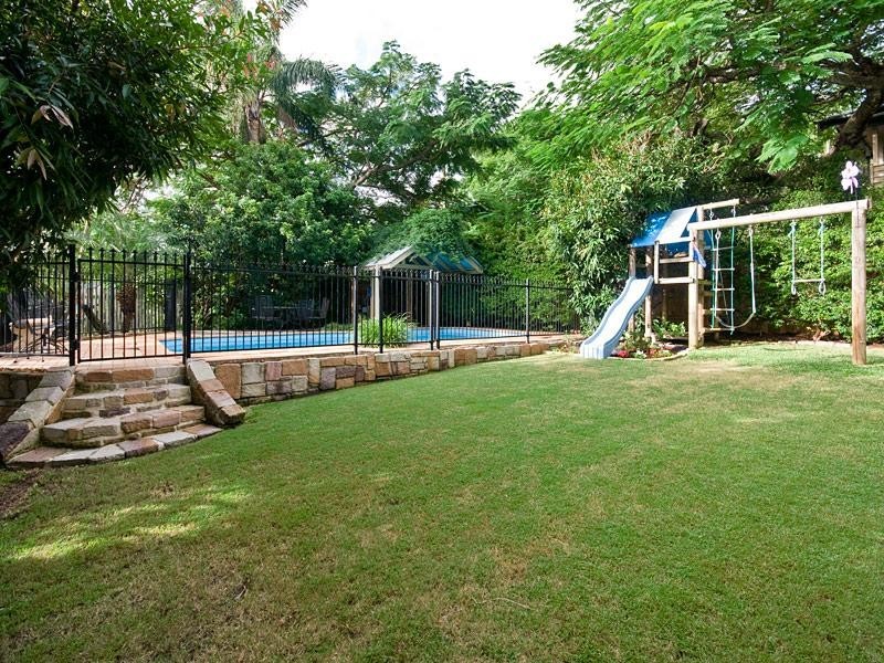 8 Tenth Avenue, Kedron QLD 4031