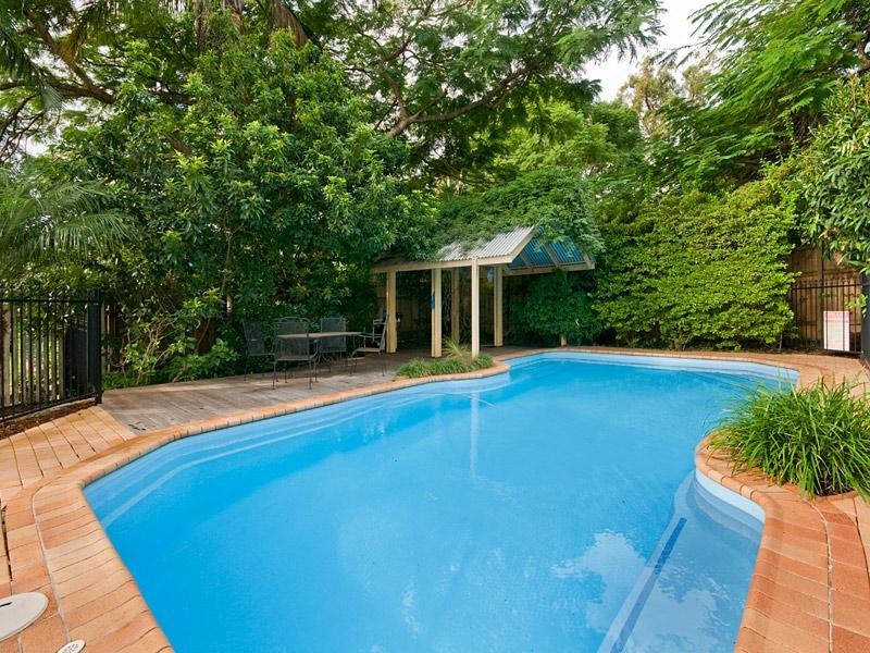 8 Tenth Avenue, Kedron QLD 4031