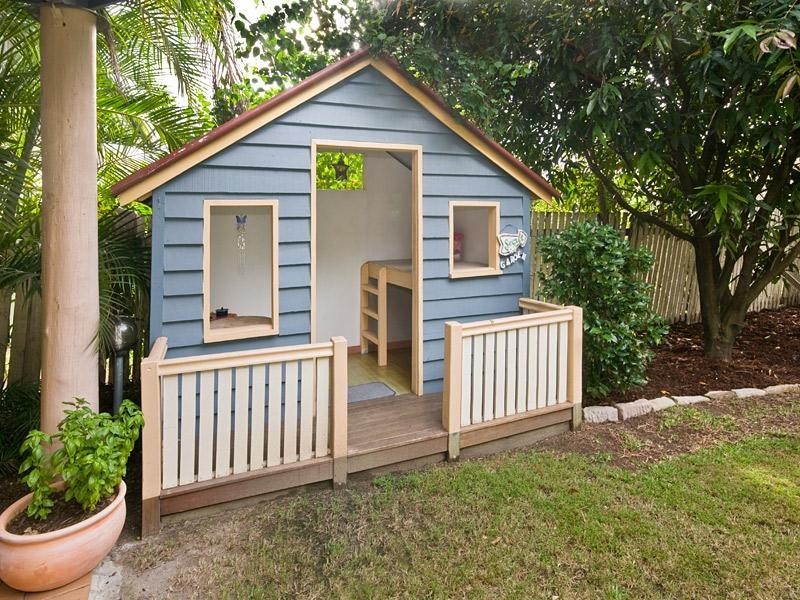 8 Tenth Avenue, Kedron QLD 4031