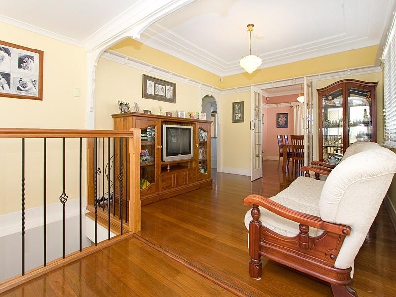 31 Glenfern Avenue, Kedron QLD 4031