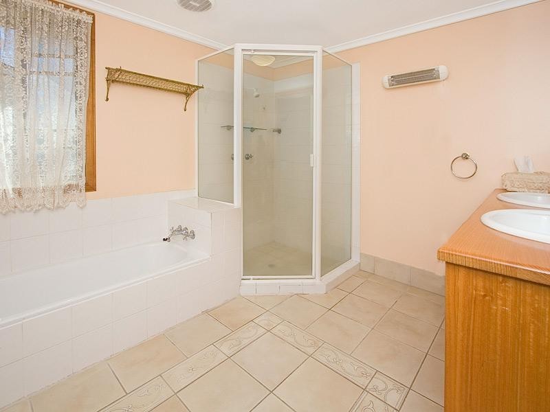 31 Glenfern Avenue, Kedron QLD 4031