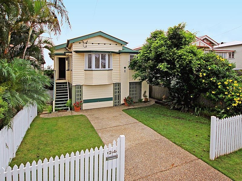 24 Eleventh Avenue, Kedron QLD 4031