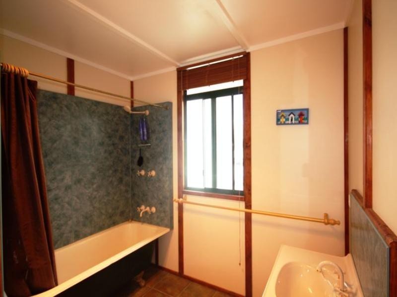 29 Eagle Street, Longreach QLD 4730