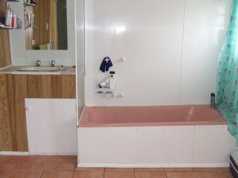 123 Cassowary Street, Longreach QLD 4730