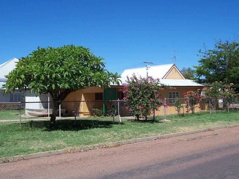 139 Galah Street, Longreach QLD 4730