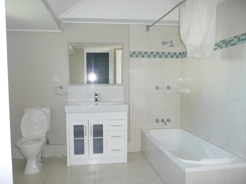 80 Cassowary Street, Longreach QLD 4730