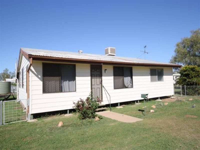 33 Pelican Street, Longreach QLD 4730
