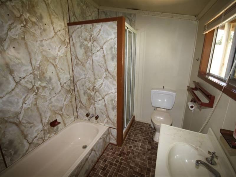 33 Pelican Street, Longreach QLD 4730