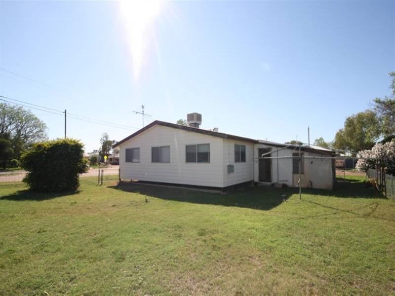 33 Pelican Street, Longreach QLD 4730