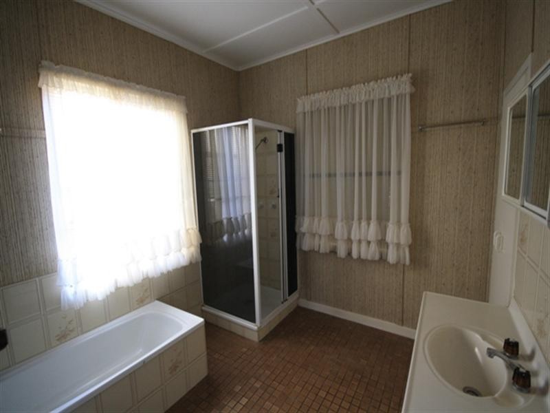 30 Quail Street, Longreach QLD 4730