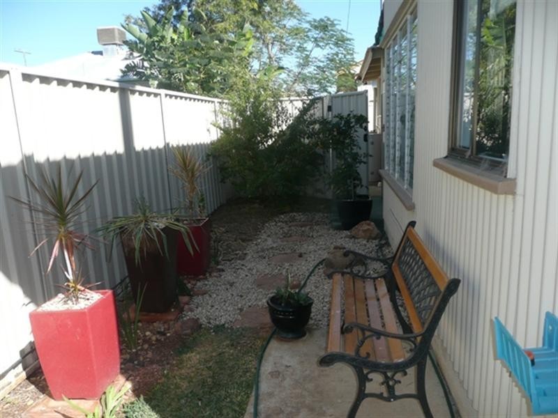 4/10 Lark Street, Longreach QLD 4730