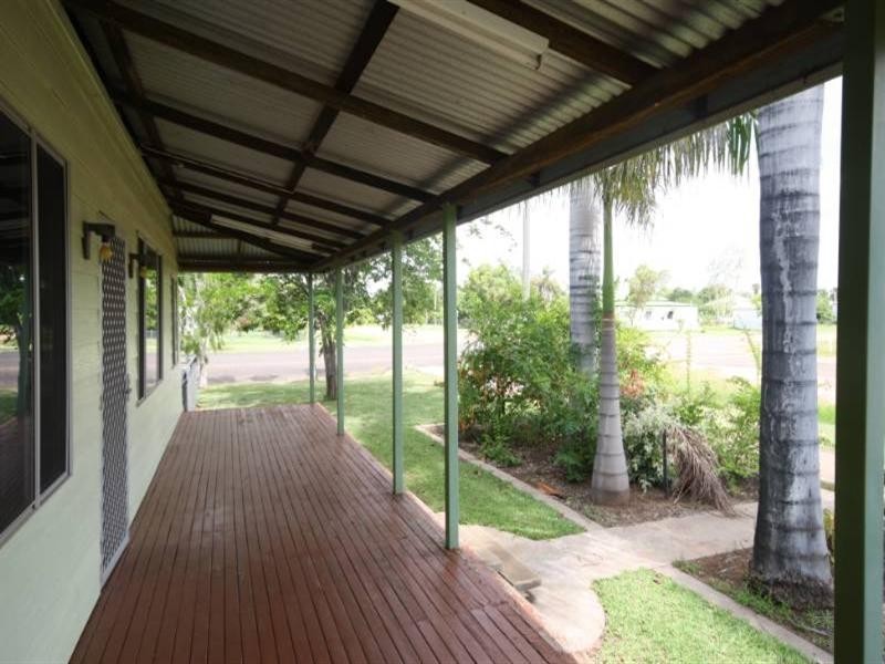 38 Fir Street, Barcaldine QLD 4725