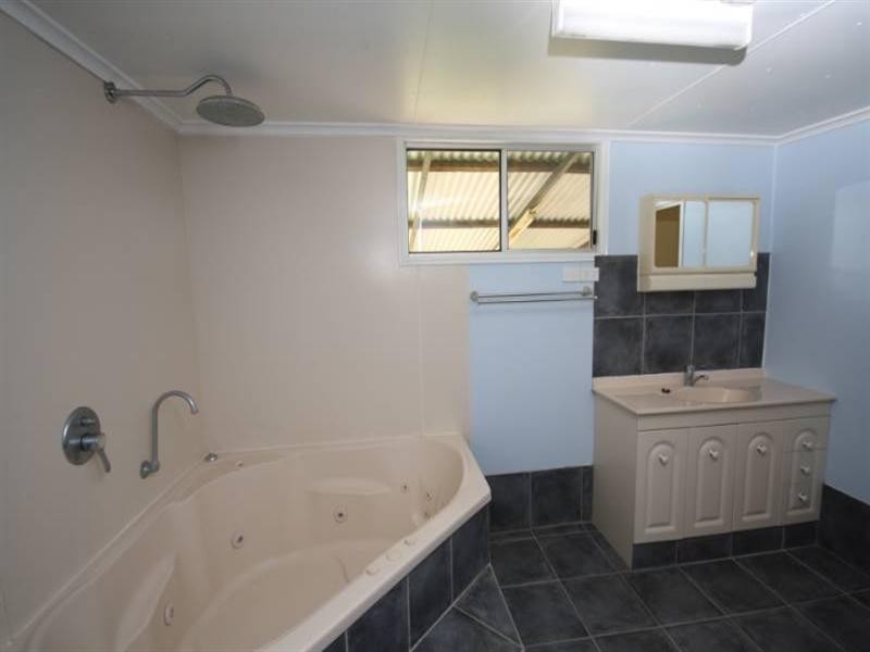 38 Fir Street, Barcaldine QLD 4725
