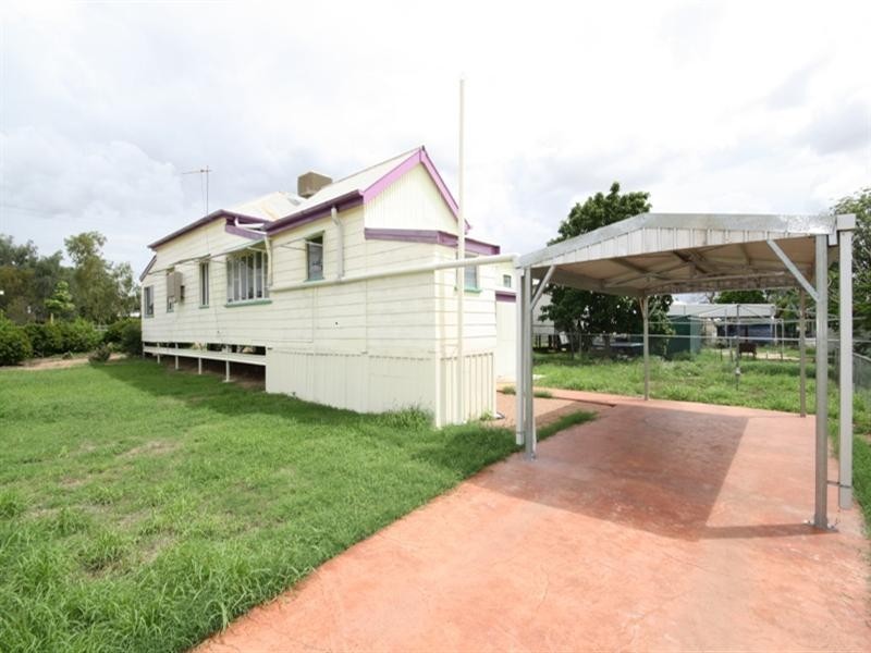 121 Kingfisher Street, Longreach QLD 4730