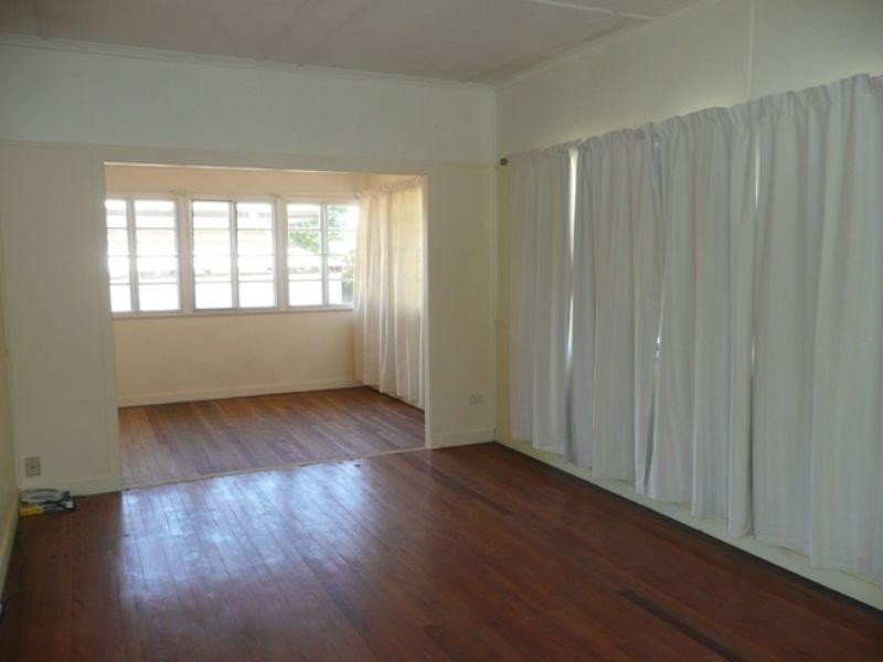 12 Rosella Street, Longreach QLD 4730