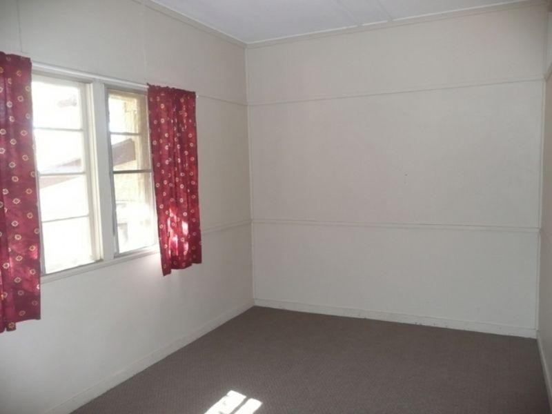 12 Rosella Street, Longreach QLD 4730