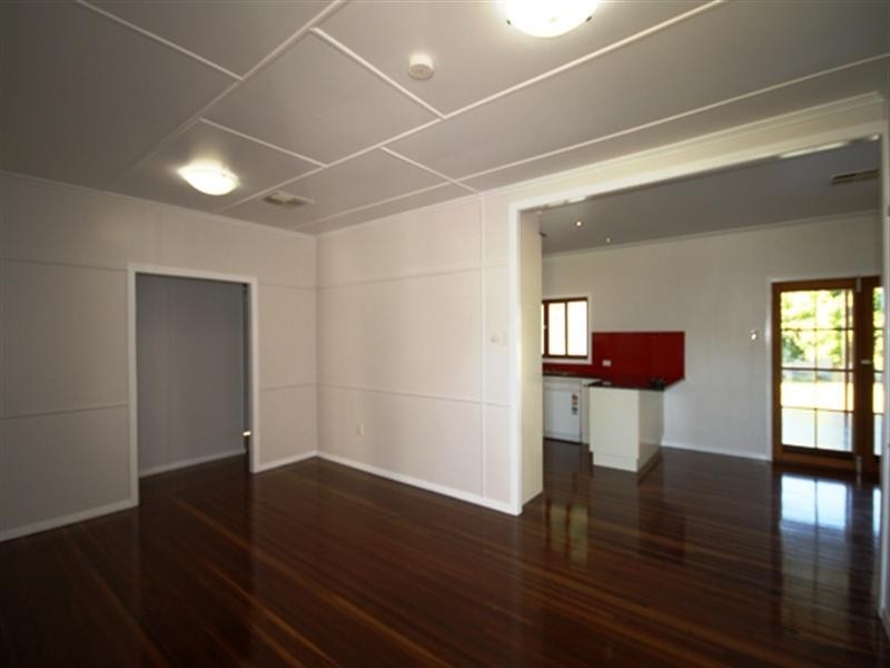 9 Robin Road, Longreach QLD 4730
