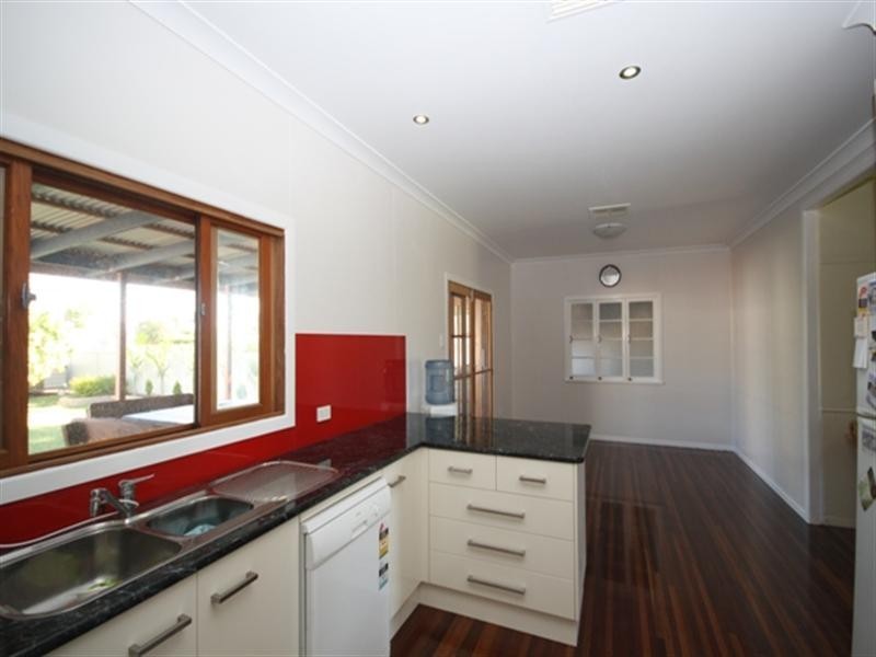 9 Robin Road, Longreach QLD 4730