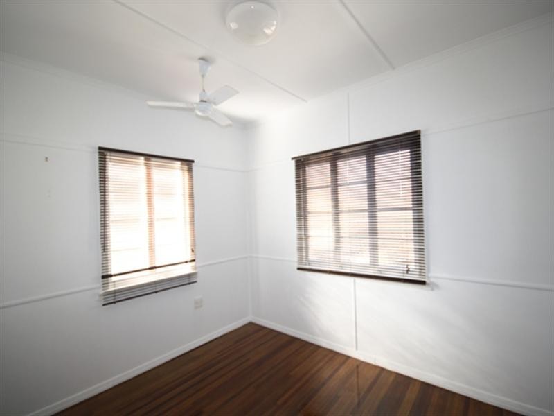 9 Robin Road, Longreach QLD 4730
