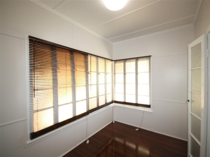 9 Robin Road, Longreach QLD 4730