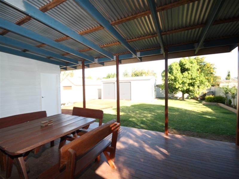 9 Robin Road, Longreach QLD 4730