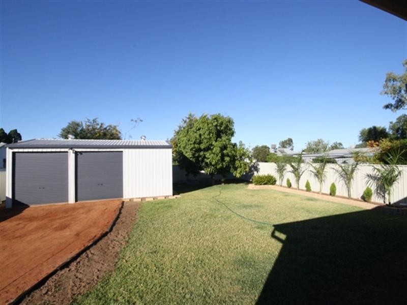 9 Robin Road, Longreach QLD 4730