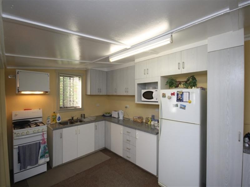 13 Saint Mary Street, Isisford QLD 4731