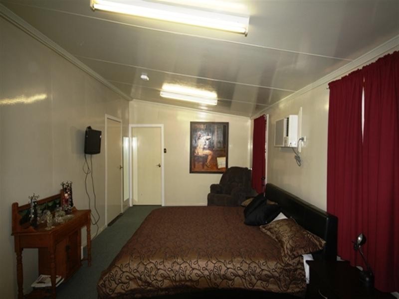 128 Spoonbill Street, Longreach QLD 4730