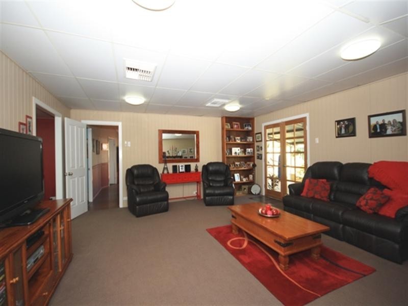 19 Brolga Street, Longreach QLD 4730