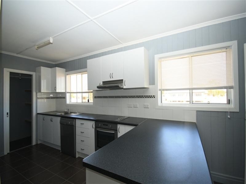 6 Lark Street, Longreach QLD 4730