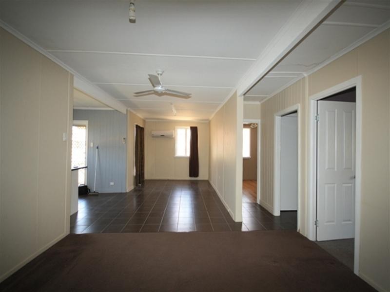 6 Lark Street, Longreach QLD 4730