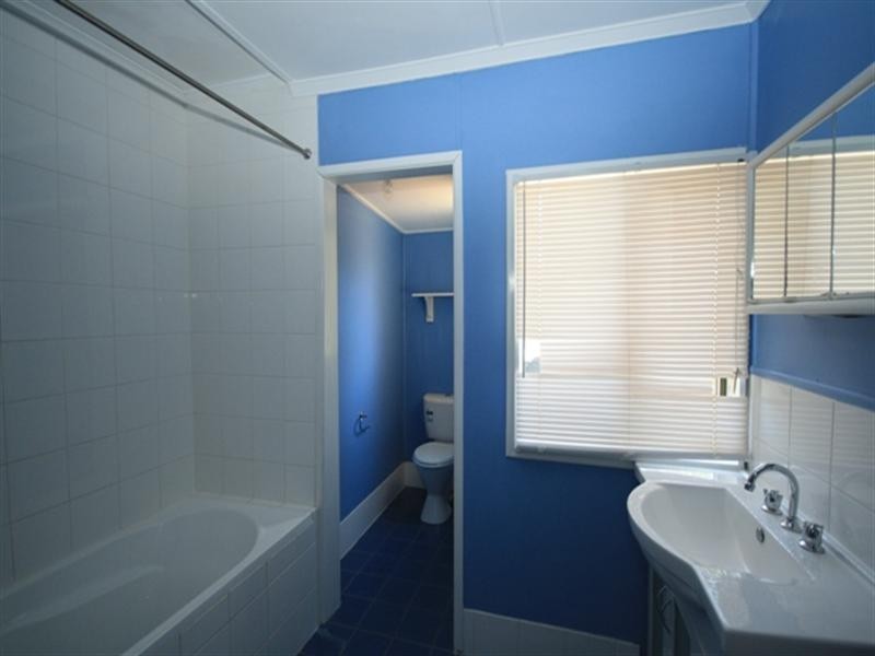 6 Lark Street, Longreach QLD 4730