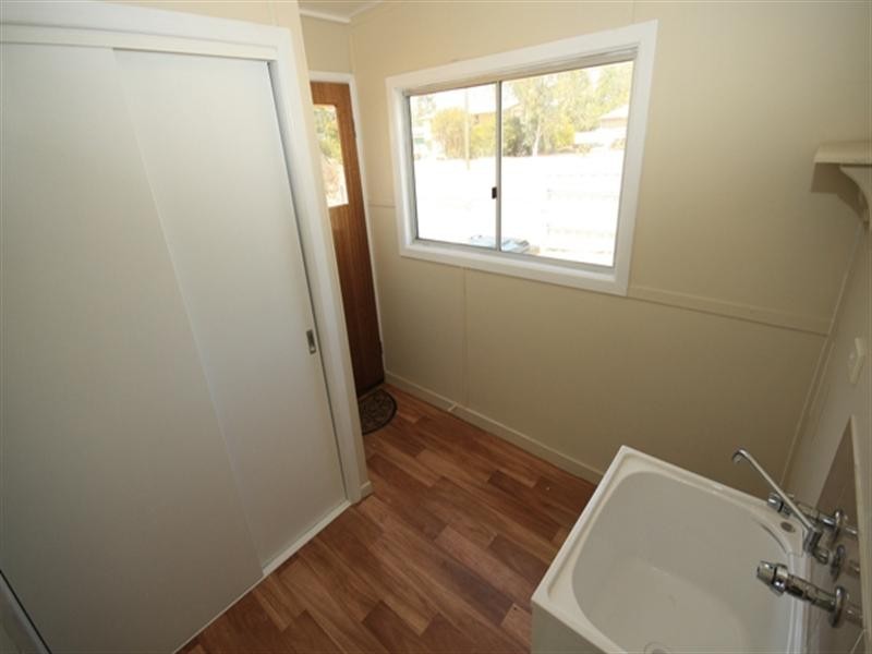 6 Lark Street, Longreach QLD 4730