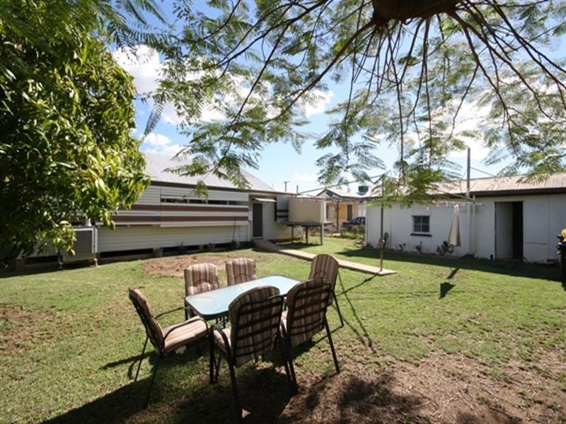 30 Quail Street, Longreach QLD 4730