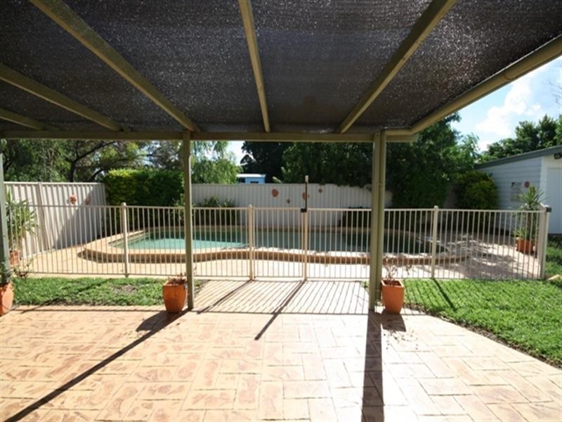 15 Lark Street, Longreach QLD 4730