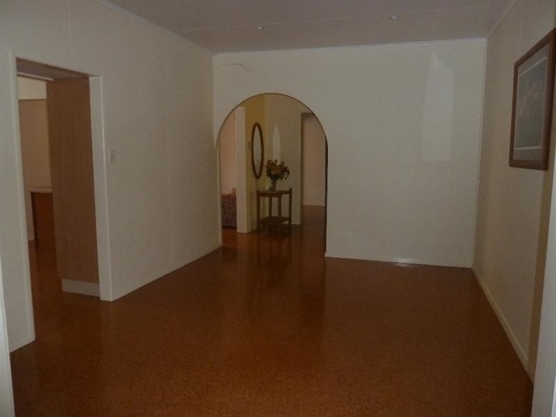 16 Swan Street, Longreach QLD 4730