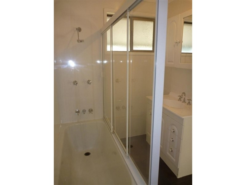 33 Lark Street, Longreach QLD 4730