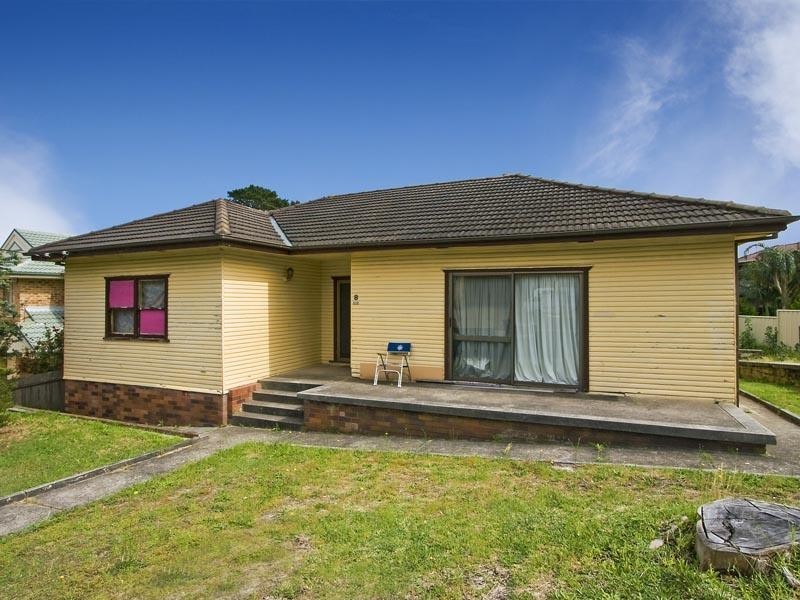 8 Mirrabooka Crescent, Chifley NSW 2036