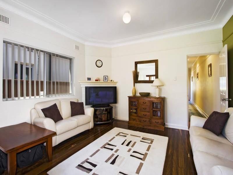 23 Robinson Street, Eastlakes NSW 2018